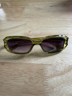Women's Olive Cat-Eye Sunglasses with Tinted Lenses